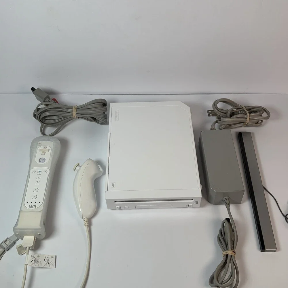 Nintendo Wii RVL-001 White Console w/ Motion Plus & Nunchuk Gamecube Compatible
